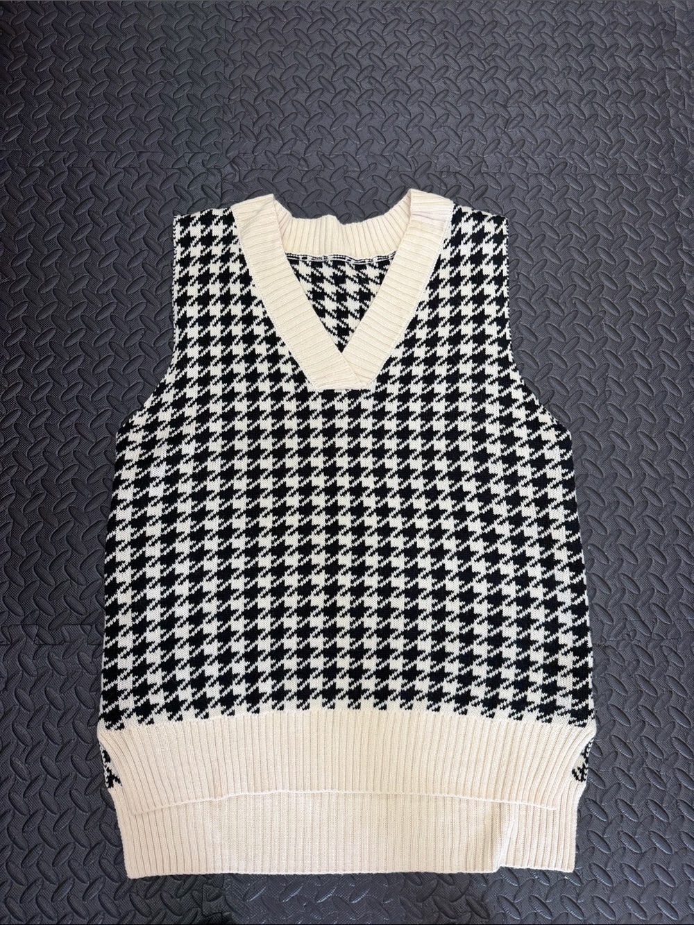 Amazon Cream and Black Houndstooth V-Neck Sweater Vest